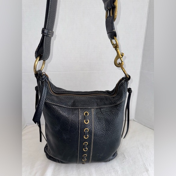 Coach Handbags - VINTAGE COACH CHELSEA LACED DUFFLE BLACK CROSSBODY LEATHER SHOULDER BAG 10399